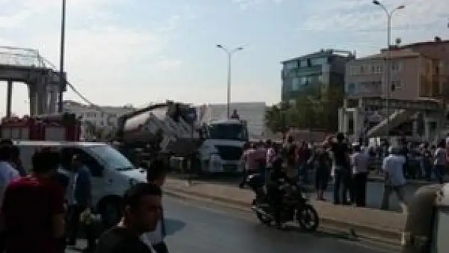 Avcılar'da üst geçit çöktü: 1 ölü 4 yaralı