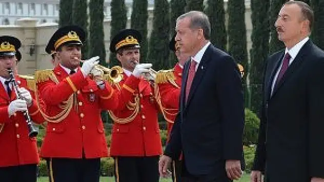 Erdoğan Azerbaycan'da resmi törenle karşılandı