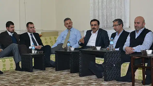 Öztürk, Genç Mehir Derneği üyeleriyle buluştu