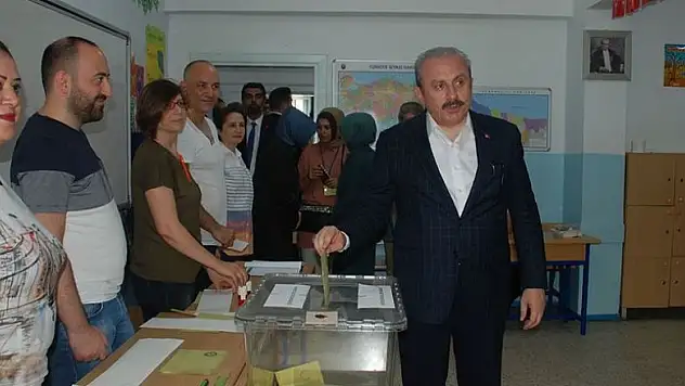 TBMM Başkanı Mustafa Şentop oyunu kullandı