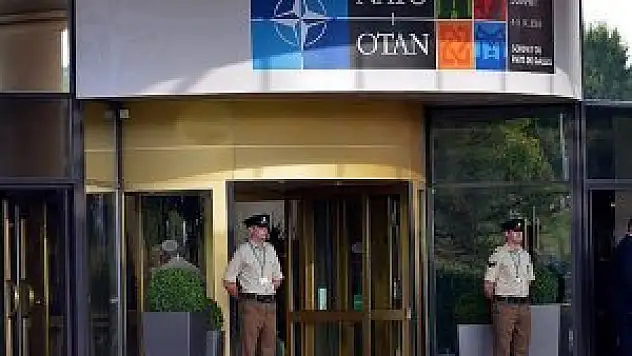 NATO zirvesine katılan subay İngiltere'den sığınma istedi