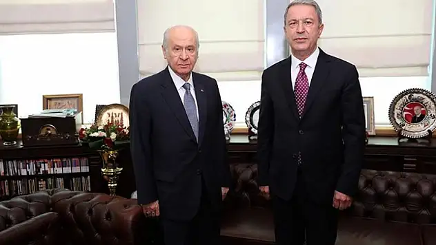 Bakan Akar'dan Bahçeli'ye ziyarette bulundu
