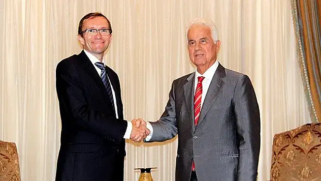 Kıbrıs'ta liderler görüşmesi ertelendi