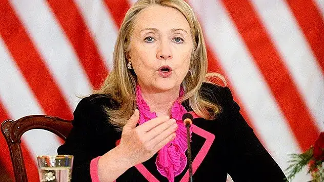 Clinton başkan adaylığı kararını 2015'te verecek