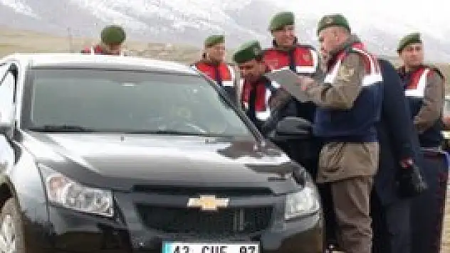 Aracın içerisinde kendini vurdu