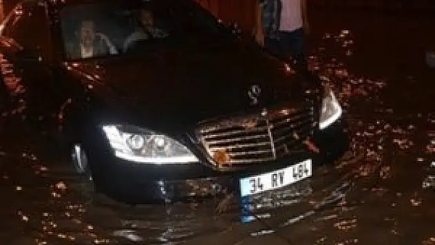 MHP'li Başkan kendi yaptırdığı alt geçitte mahsur kaldı