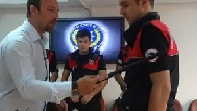 Polis artık demir cop kullanacak