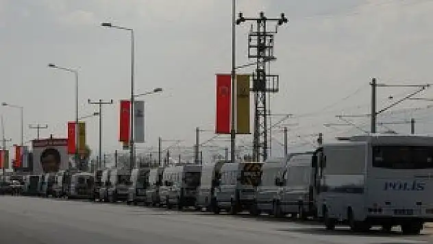 Minübüscülerden Davutoğlu'na muhteşem karşılama