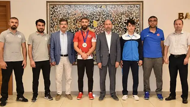 Milli sporculardan Başkan Pekyatırmacı'ya ziyaret