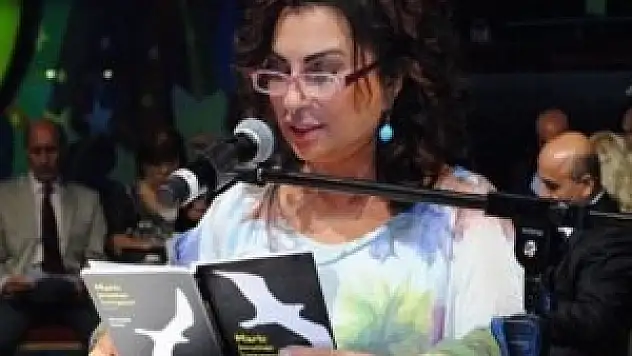 Görme engelliler için ünlüler kitap okudu