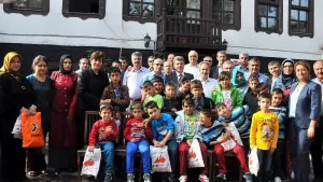 Başkan Akkaya Sevgi Evleri çocuklarıyla buluştu