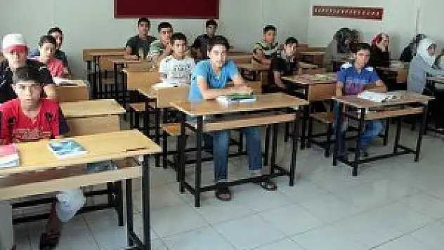 Suriyeli çocuklar okula buruk başlayacak