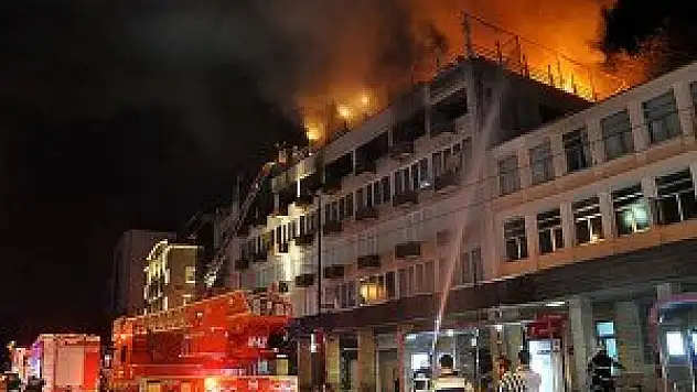 Bursa'da iş merkezinde yangın