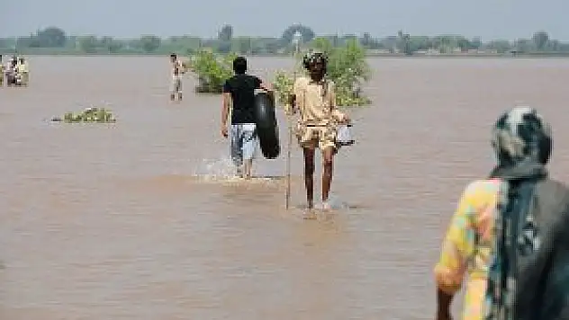 Şiddetli yağışlar 257 can aldı