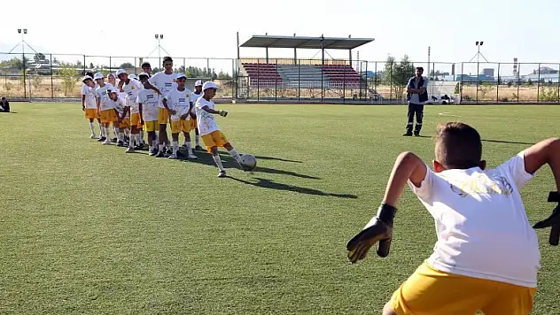 Konya'da 28 ilçede Yaz Spor Okulları eğitimlere başladı