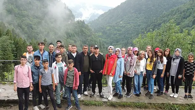 Karapınarlı gençler Rize'yi gezdi