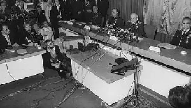 Demokrasiye darbenin üzerinden 34 yıl geçti