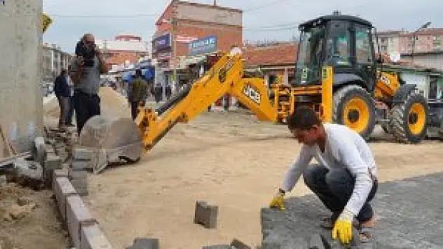 Ereğli'de yollar kilitli parke taşlarıyla döşeniyor
