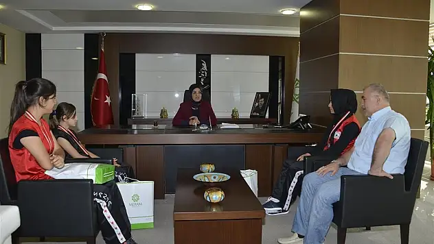 Başarılı sporculardan Toru'ya ziyaret
