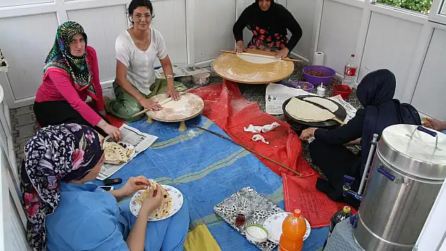Kulu yaşlı yaşam merkezi sakinlerine sac böreği ikramı