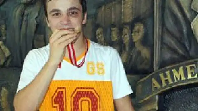 F.Bahçeli sporcudan Aysal'a büyük jest