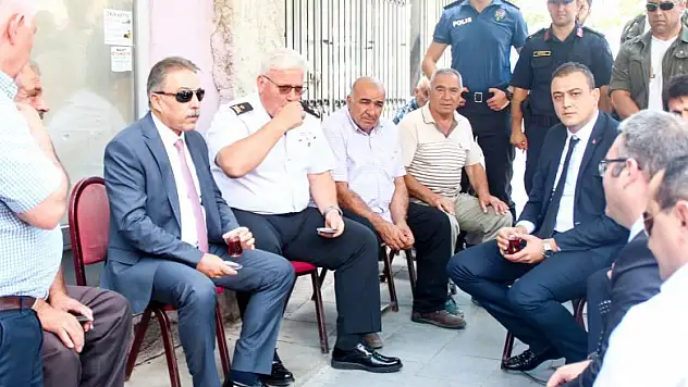 Vali Toprak Yunak'ta vatandaşlarla bir araya geldi