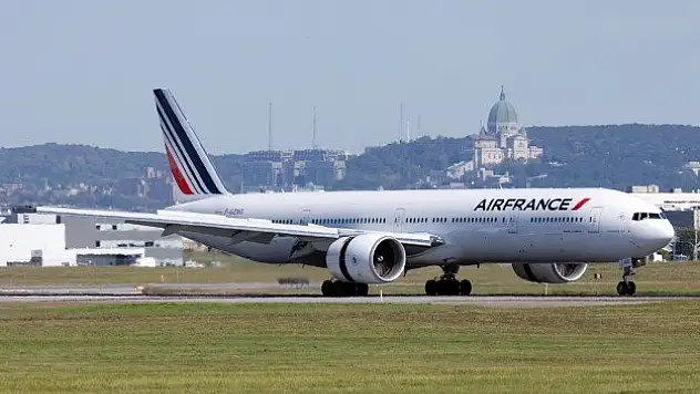Air France seferlerinin yarısından çoğu iptal