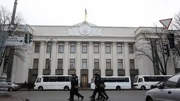 Ukrayna'da siyasi partiler aday listelerini açıkladı