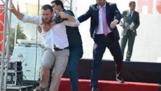 Kürsüyü deviren BBP'li gözaltında