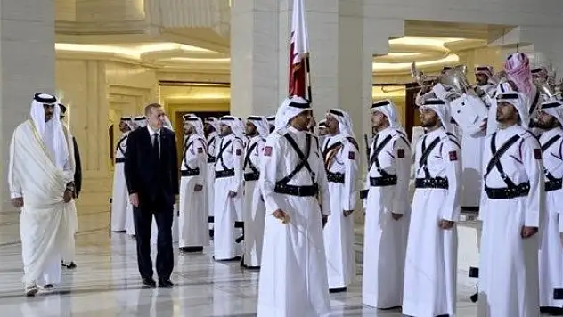 Erdoğan Katar'da resmi törenle karşılandı