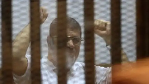 Mursi'nin duruşması ertelendi