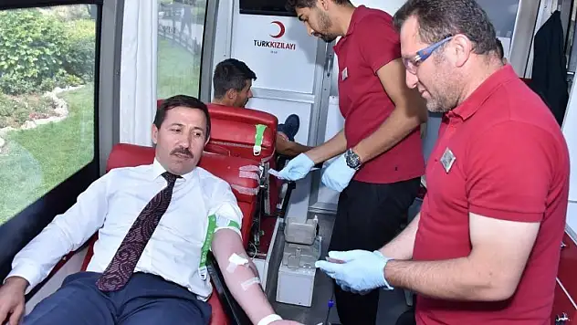 Karatay Belediyesi 15 Temmuz'u fotoğraf sergisi ve kan bağışı kampanyasıyla andı