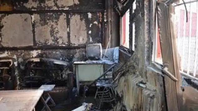 Yüksekova'da 2 okul yakıldı