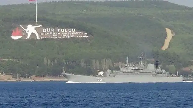 Rus savaş gemileri boğazdan geçti
