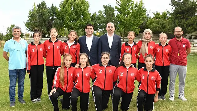 Başkan Altay Yaz Spor Okulu Öğrencileriyle Buluştu