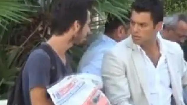 Kelepçeli kaçak şakası yaptı! Cüzdanı çaldırdı