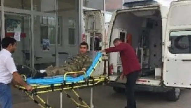 Askeri araç takla attı: 8 yaralı