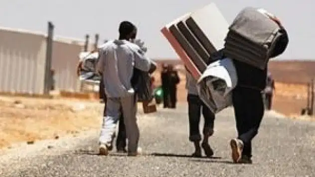 Bulgar polisi Suriyeli mültecileri dövüyor!