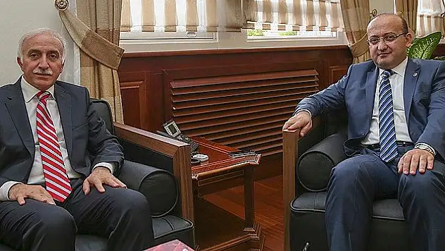 Başbakan Yardımcısı Akdoğan Şahin'i kabul etti