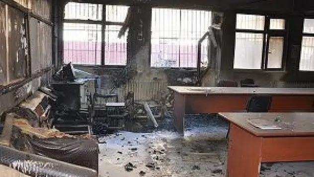 Diyarbakır'da üç okul yakıldı