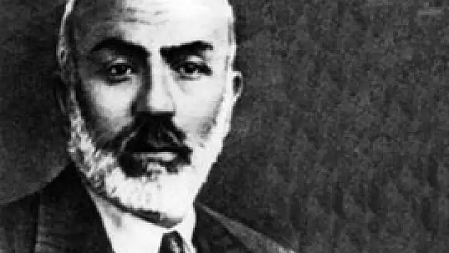 'Mehmet Âkif model insandır'