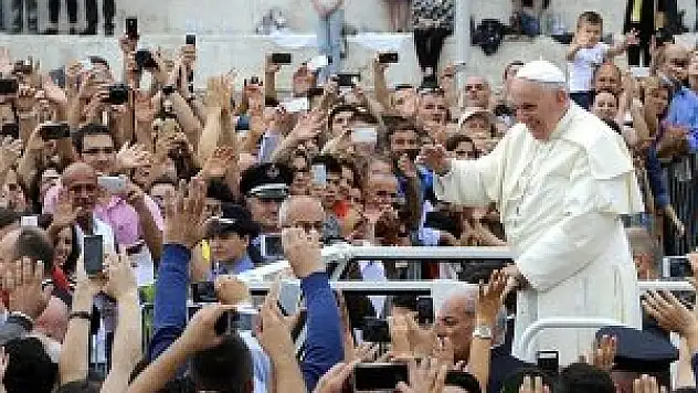 Papa Franciscus Arnavutluk Cumhurbaşkanı ile görüştü