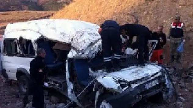 Malatya'da minibüs devrildi: 6 ölü