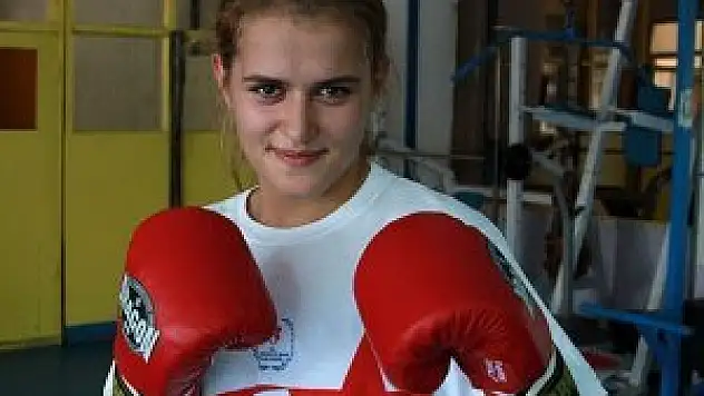 Kızların yumruğunu hissetmiyorum