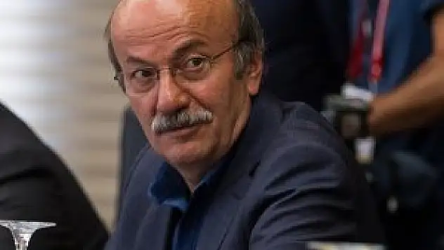 Bekaroğlu dinleyenlerden şikayetçi oldu