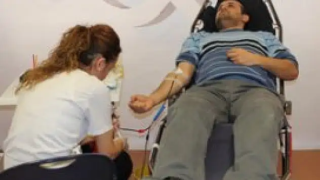 Kombassan'dan Kızılay'a kan bağışı