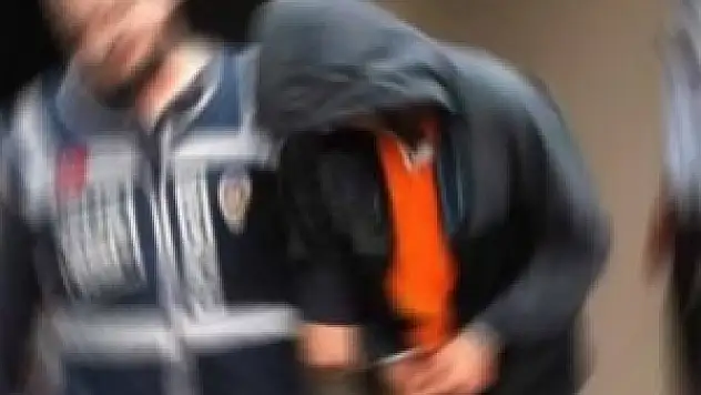 Umre kıyafeti kaçakçılığı gizleyemedi