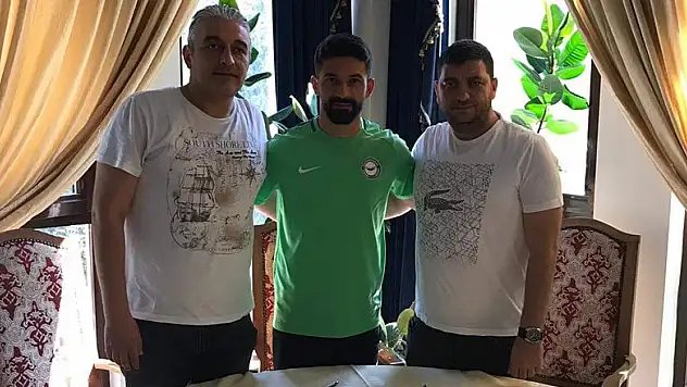 Celal Hanalp 2 yıllık imzaladı