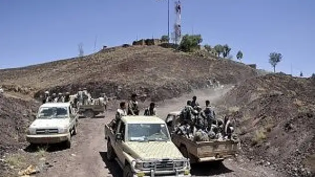 Husiler kendilerine muhalif televizyon kanalına baskın yaptı