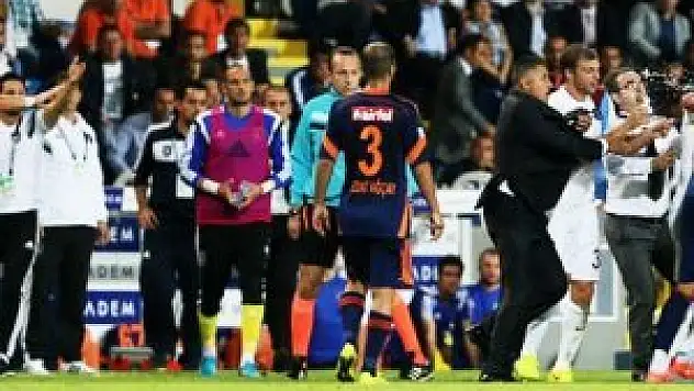 Trabzon maçında saha bir anda karıştı!